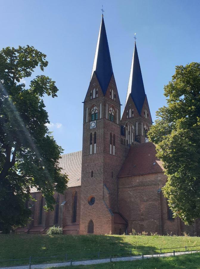 Travel Art Boardinghouse Aparthotel Neuruppin Exterior photo